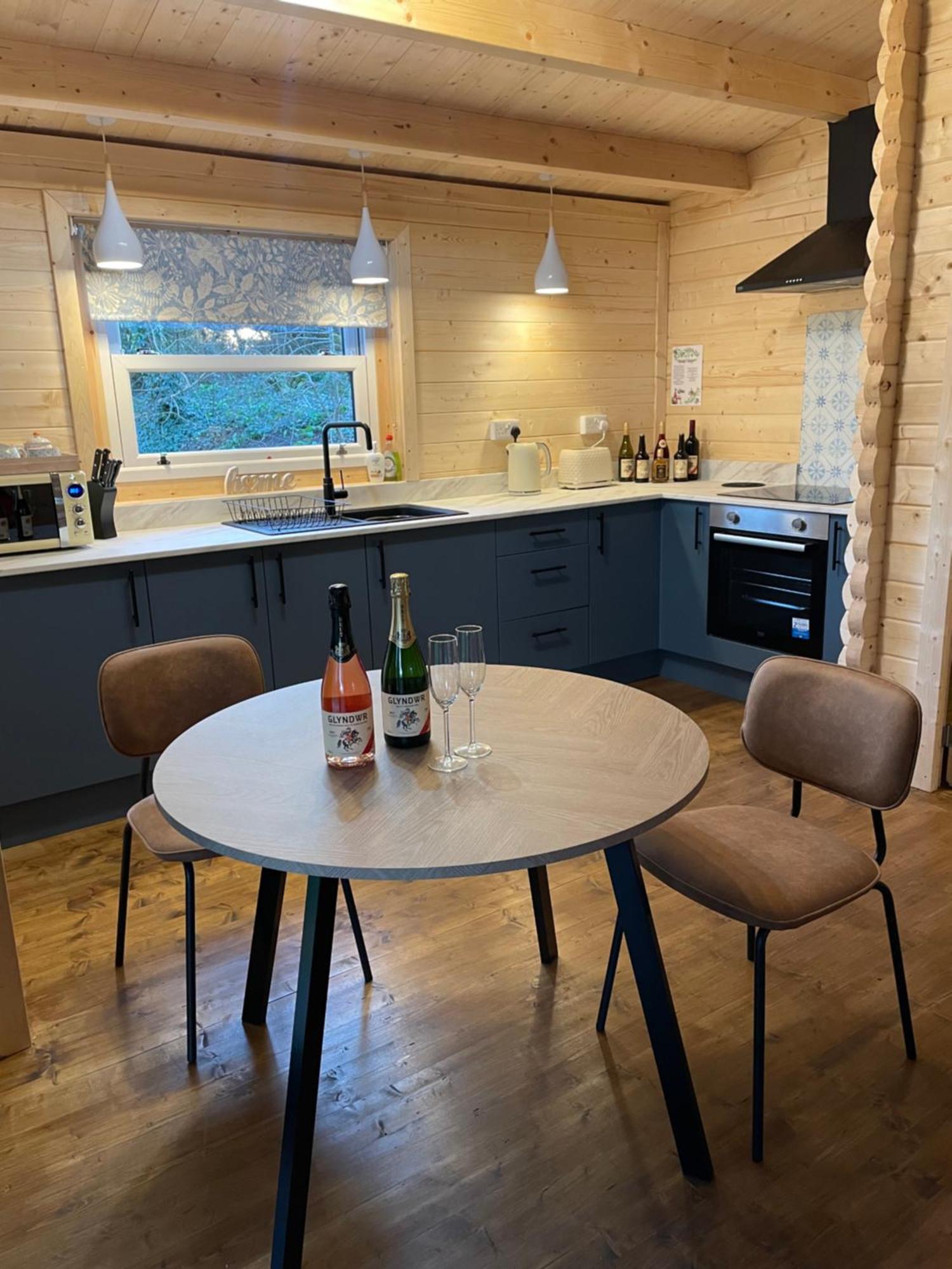 Glyndwr Vineyard Hotel Каубридж Екстериор снимка