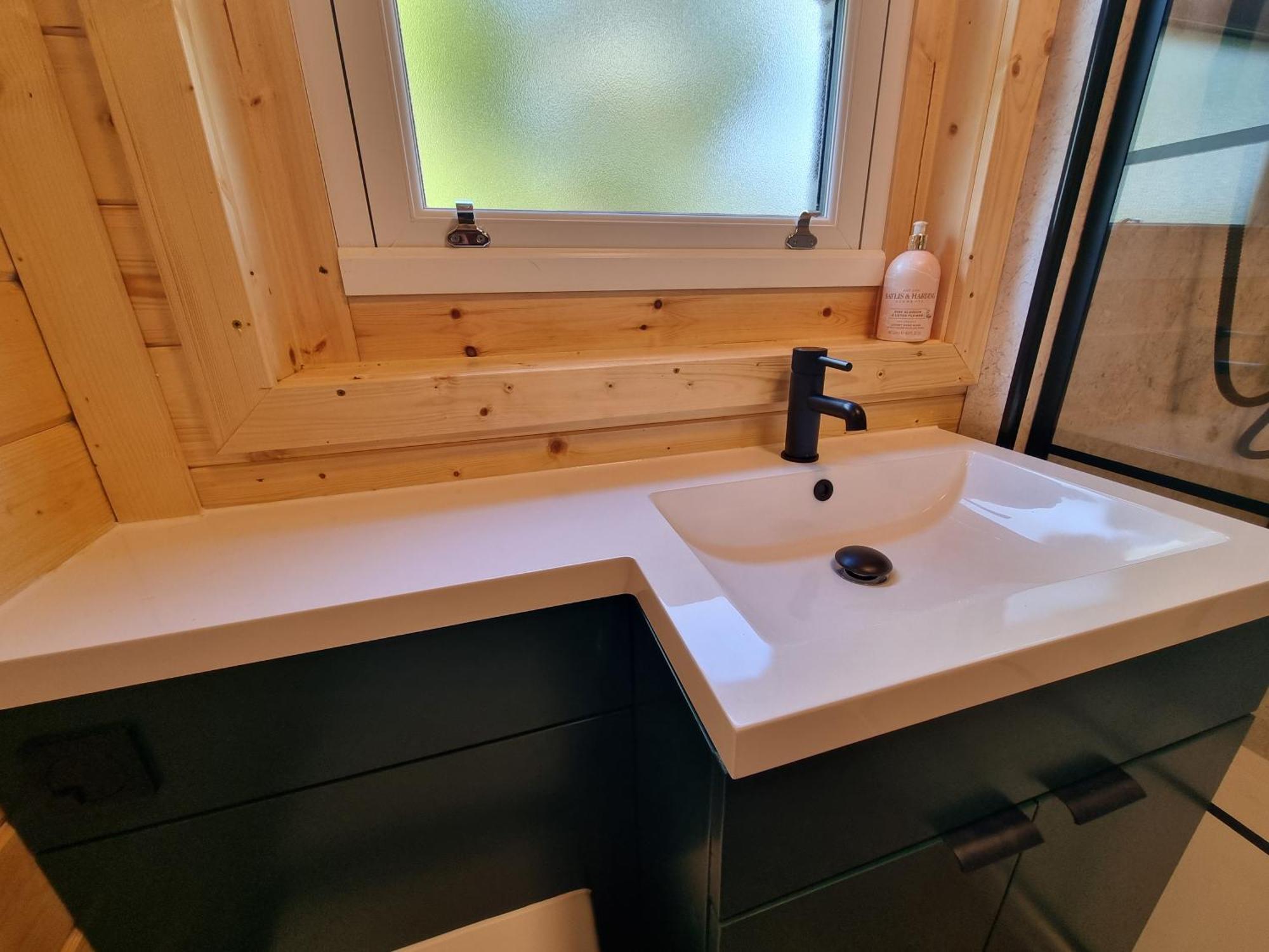 Glyndwr Vineyard Hotel Каубридж Екстериор снимка