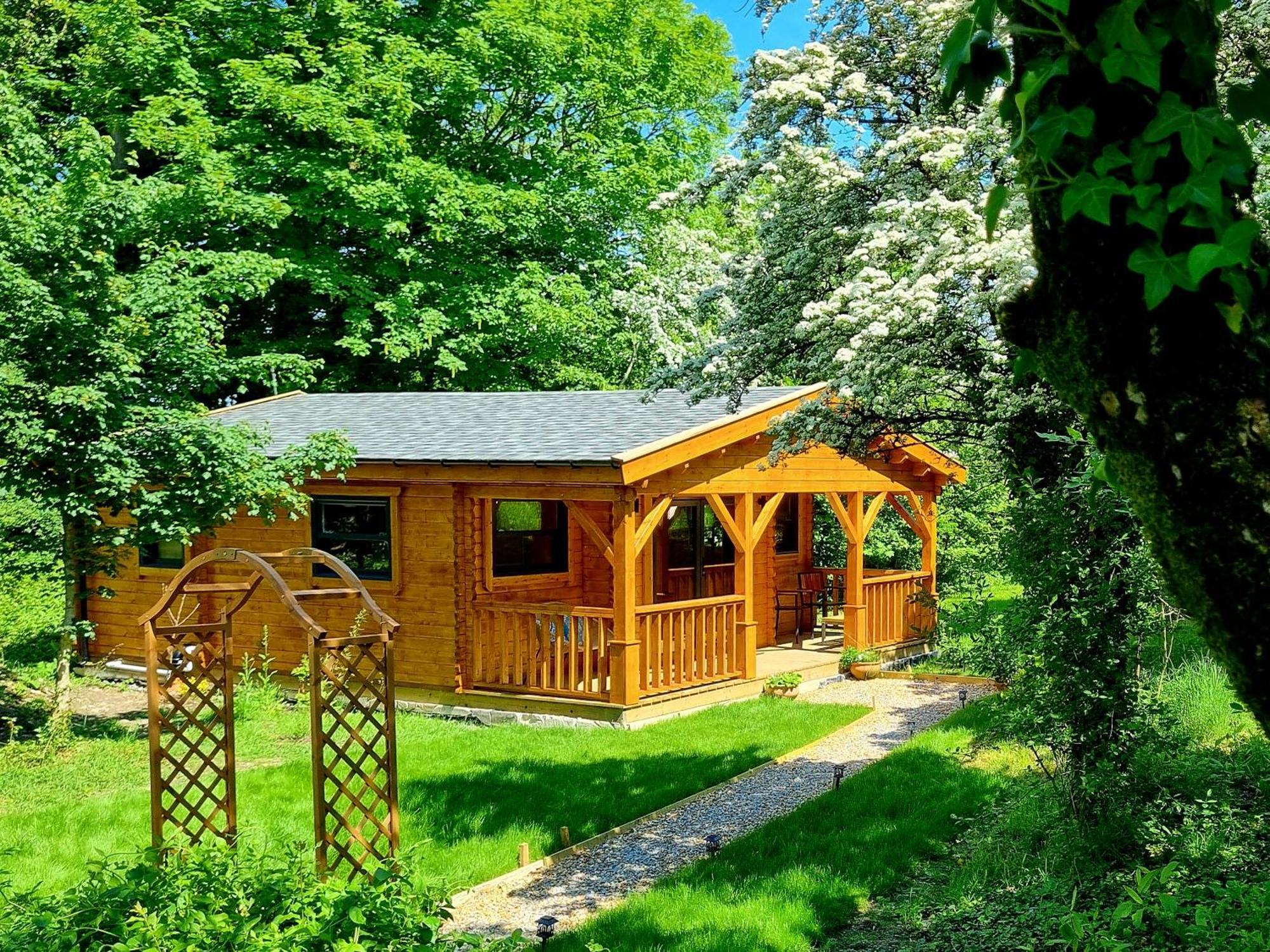 Glyndwr Vineyard Hotel Каубридж Екстериор снимка