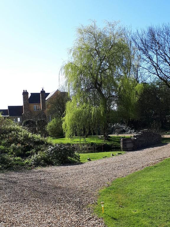 Glyndwr Vineyard Hotel Каубридж Екстериор снимка