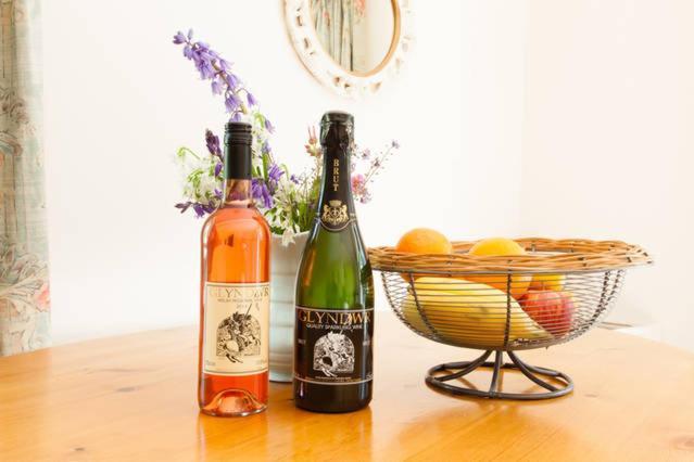 Glyndwr Vineyard Hotel Каубридж Екстериор снимка